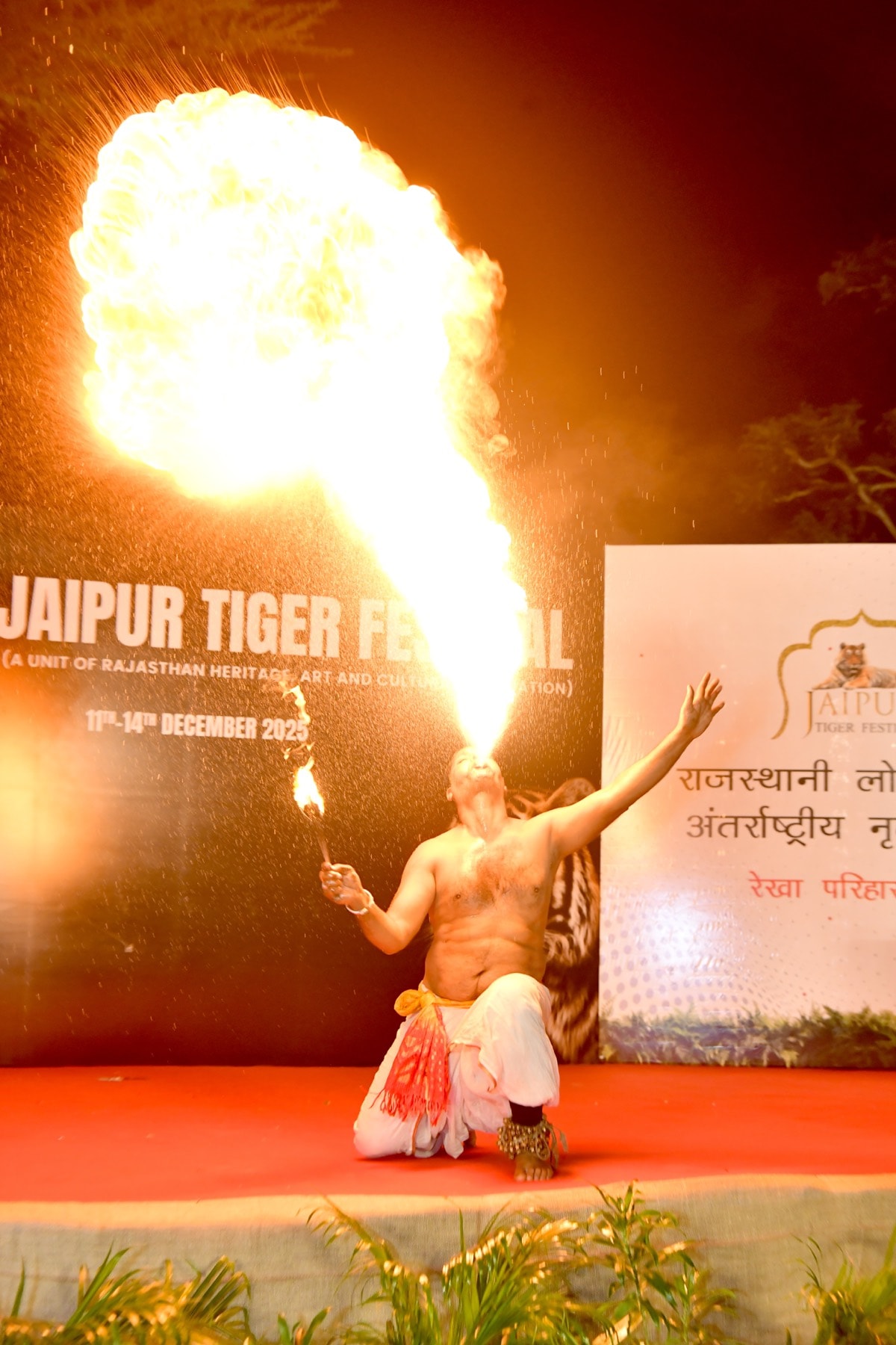 A refined performance frame that reflects living traditions through presence, posture, and costume.